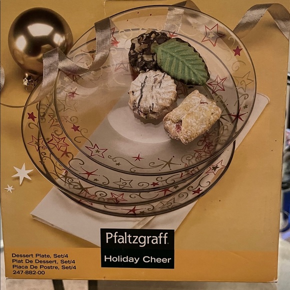 Pfaltzgraff Holiday Cheer Glass Plates with Red and Gold Stars and Scrolls - Picture 3 of 7